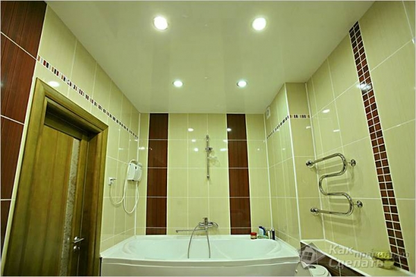 Фото - Как сделать подвесной потолок в ванной — монтаж подвесного потолка (+фото)